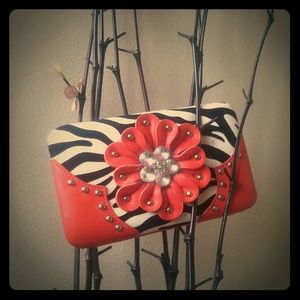 BUY ME! Im taking up space💋